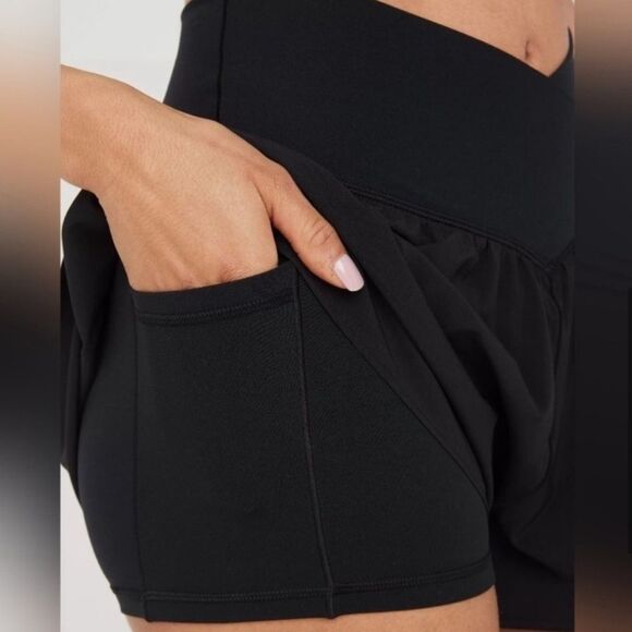 Aerie Offline Crossover Flowy Shorts Black - Picture 7 of 11